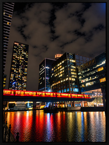 Canary wharf dlr train - wharf,
