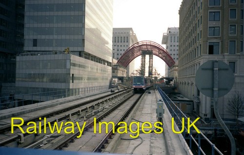 Photo canary wharf station - canary,