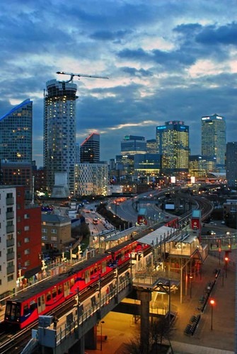 Canary wharf night east - at,